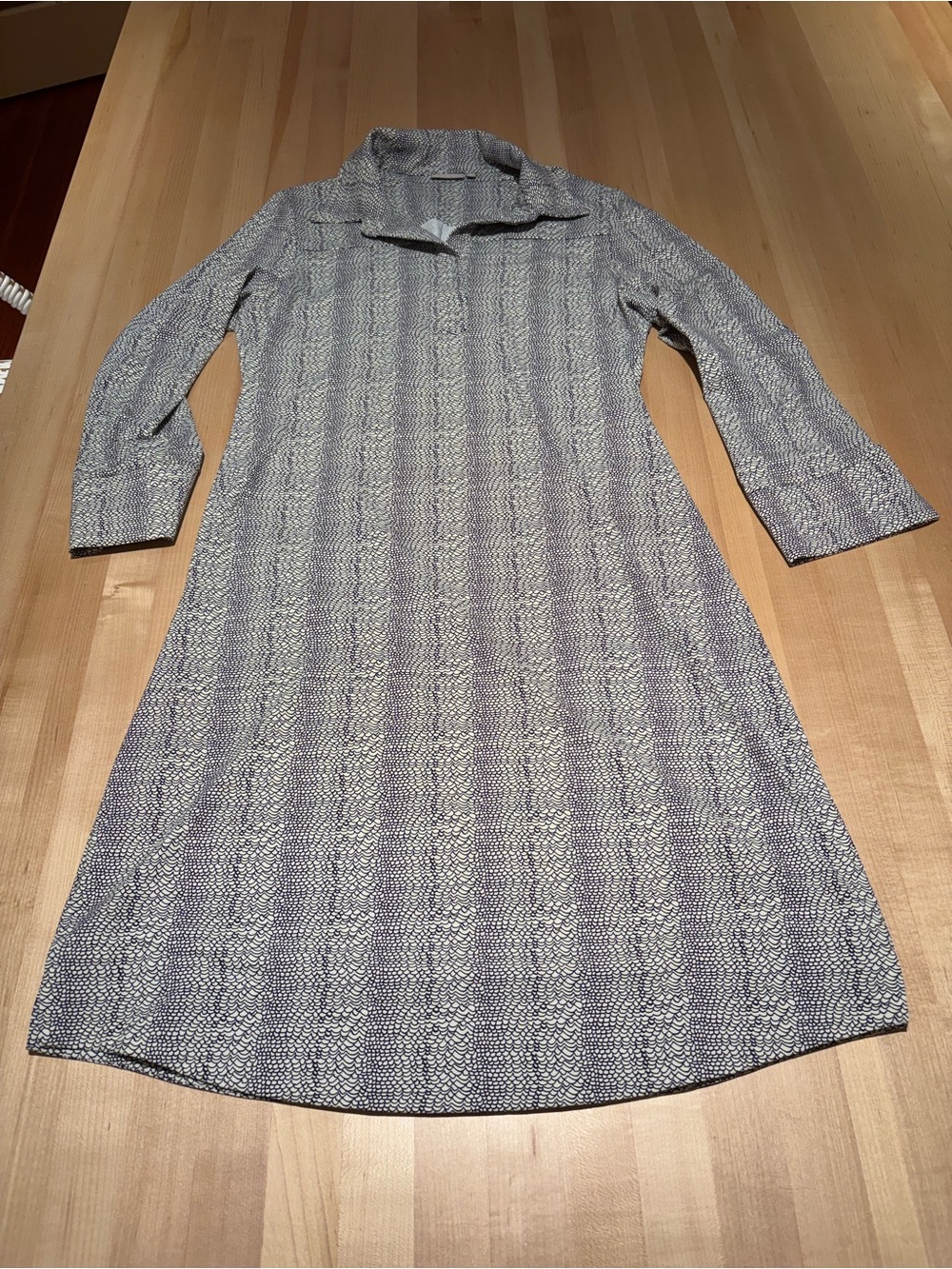 Long Sleeve Blue and White Patterned Collared Shift Dress